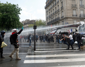 Bạo lực bùng phát nguy hiểm ở Pháp